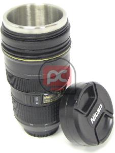 Taz�n tipo �ptica Nikon AF 24-70 mm con tapa de rosca